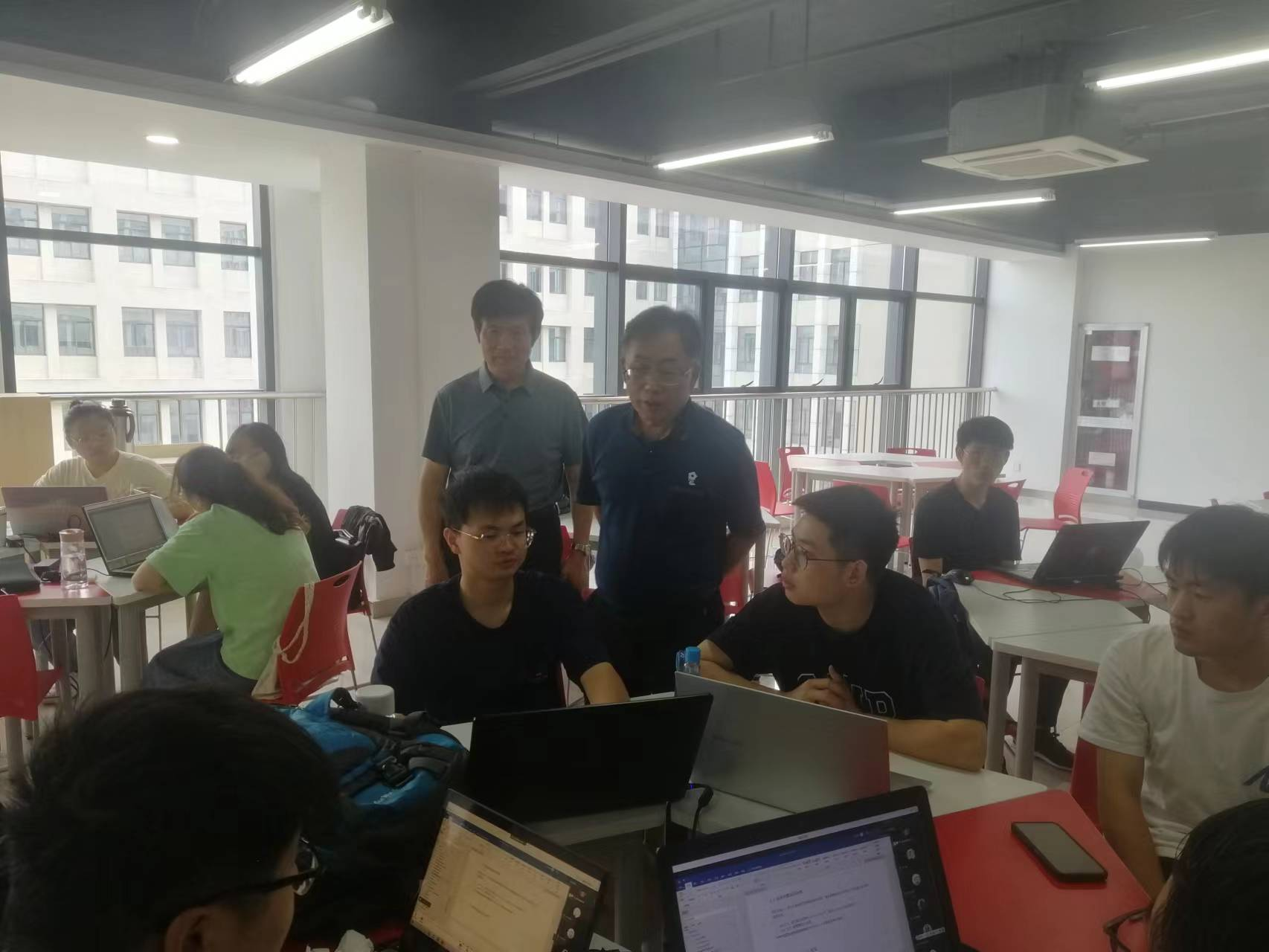 beat365平台官方网站领导深入多家实习基地看望19级实习学生