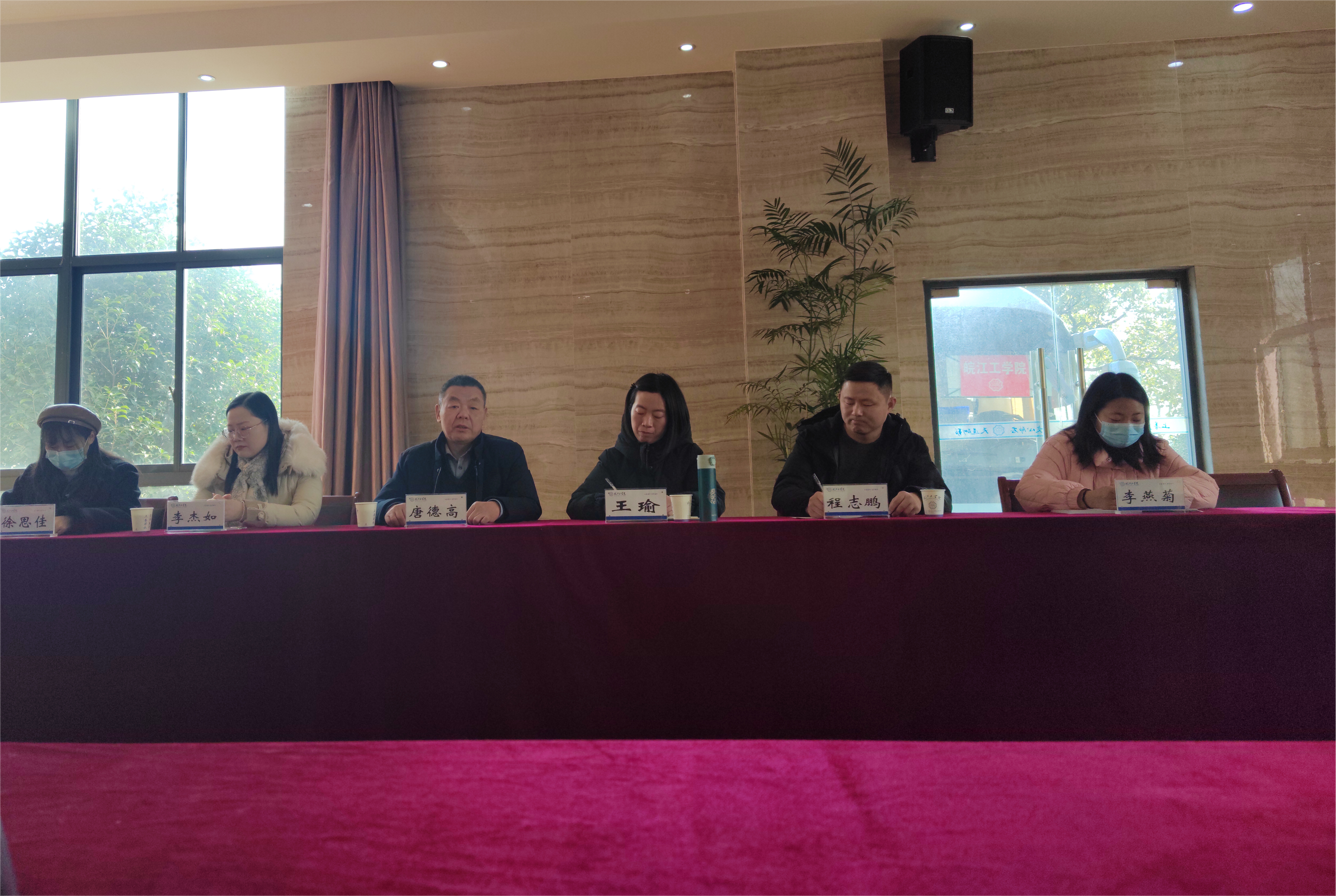 <strong>倾听心声，助力成长———土木工程学院召开郑蒲港校区师生座谈会</strong>