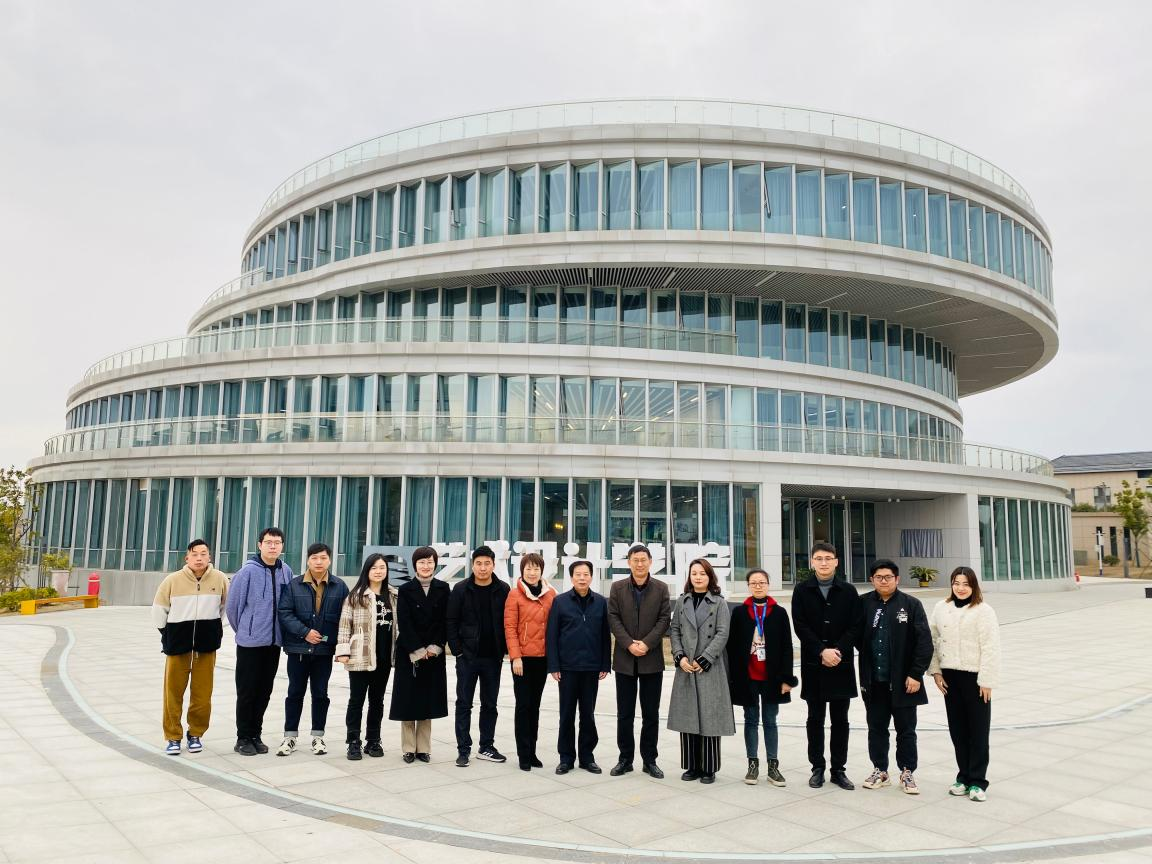 <strong>beat365官网艺术设计学院一行调研安徽信息工程学院艺术设计学院</strong>