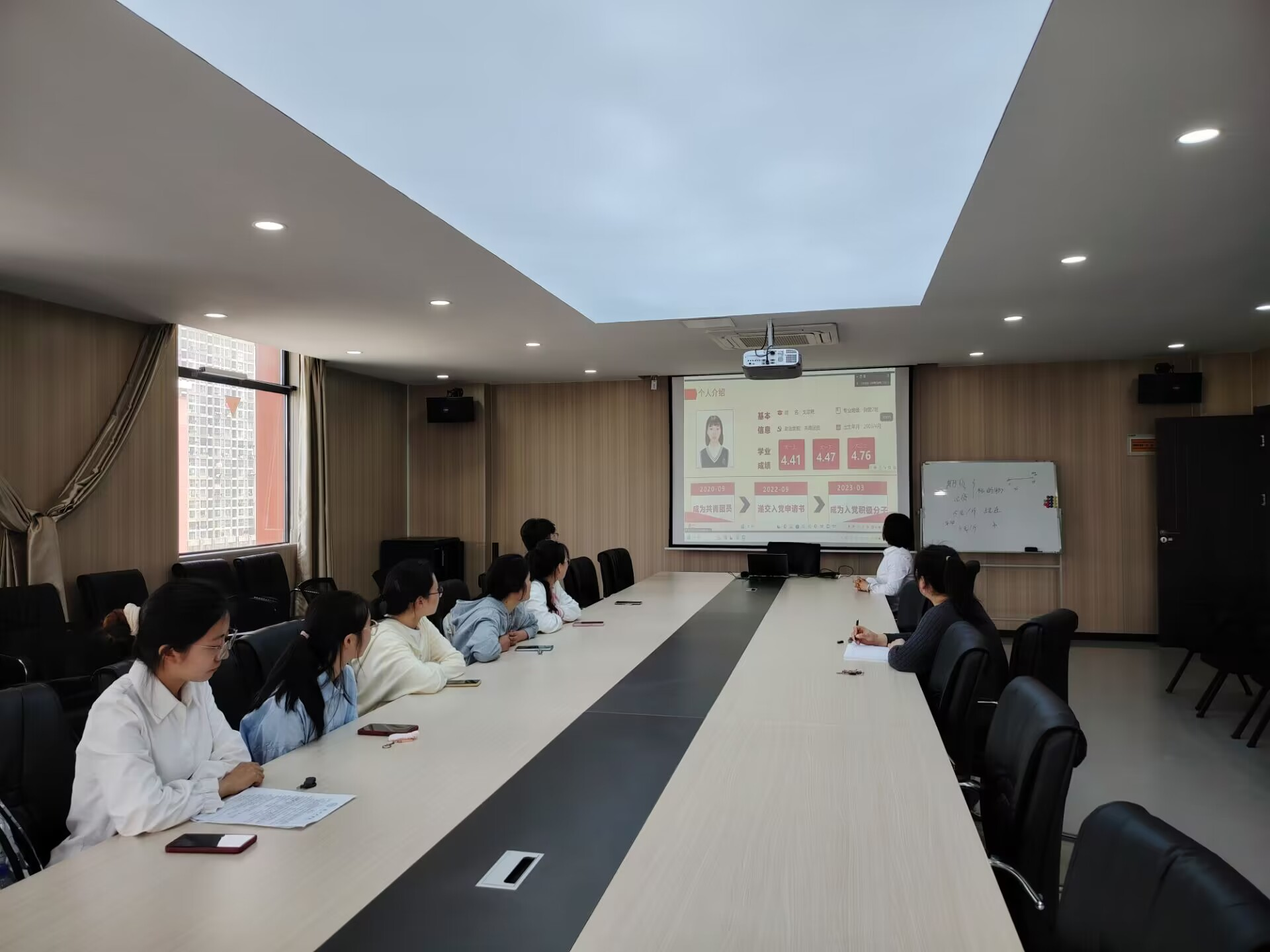 beat365平台官方网站财经学院开展第十一期发展对象陈述答辩会