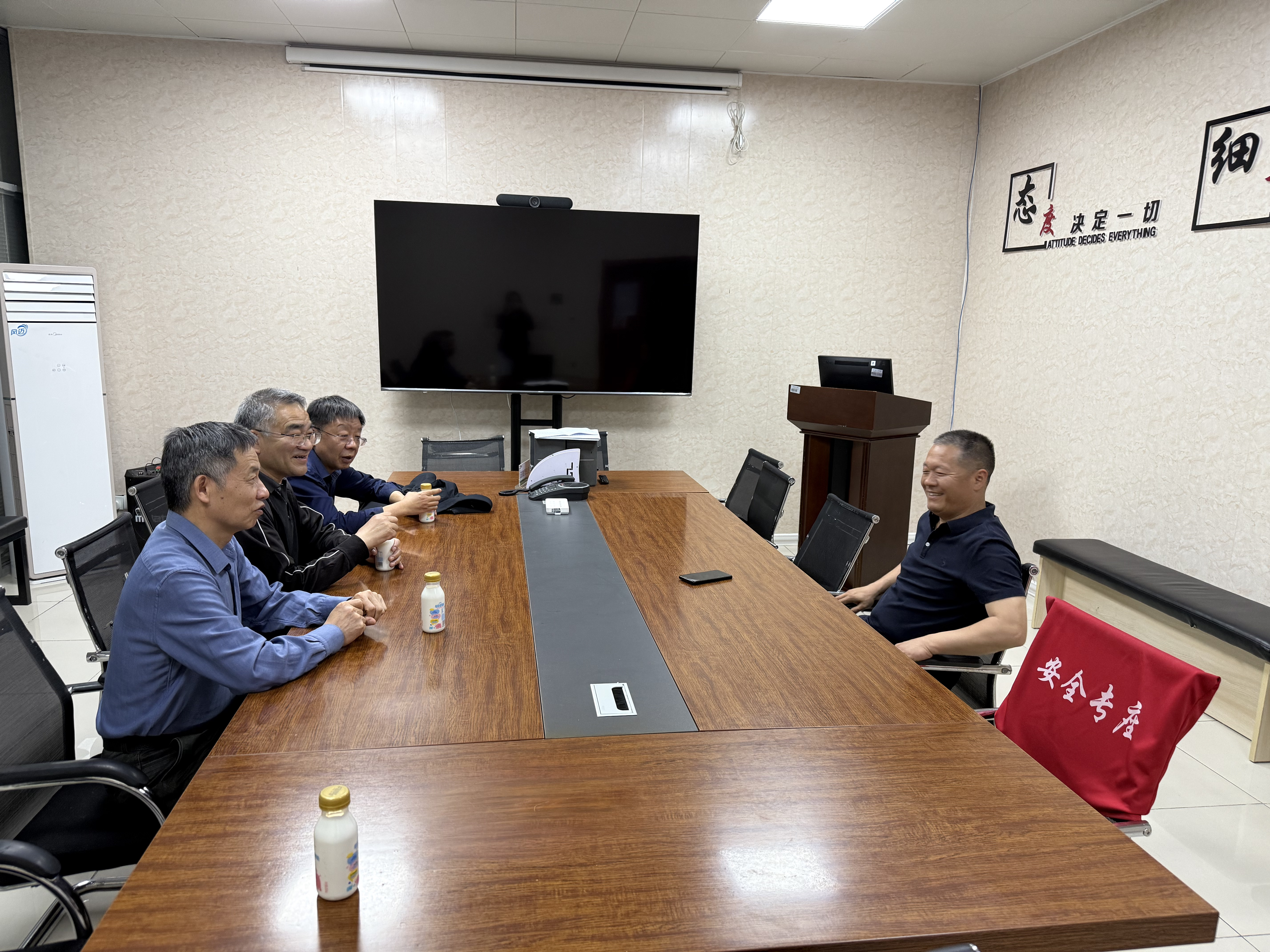 <strong>校党委书记丁家云率财经学院领导班子赴马鞍山蒙牛公司访企拓岗</strong>