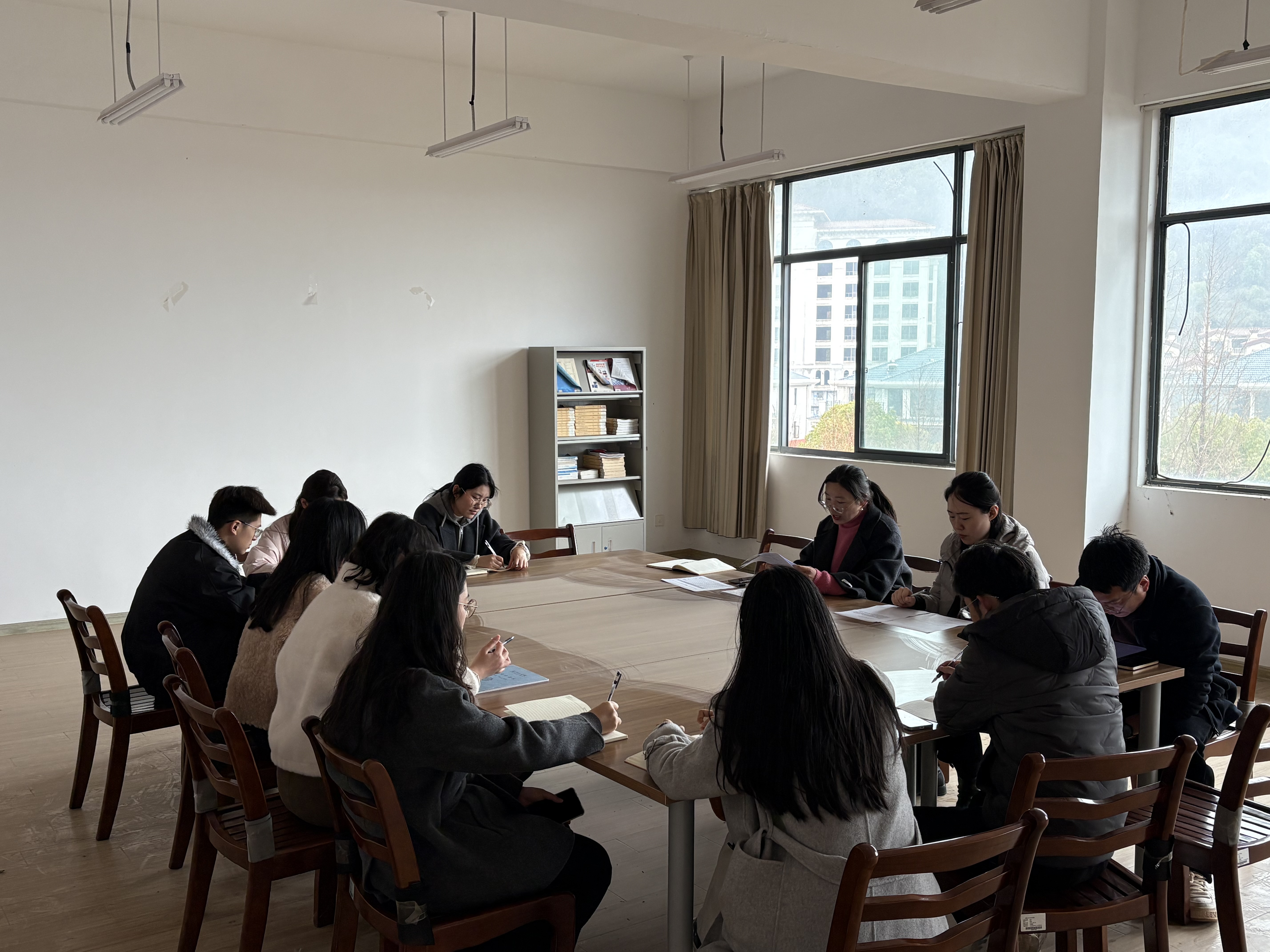 beat365平台官方网站新能源学院教工一党支部召开2025年度组织生活会暨民主评议党员会议
